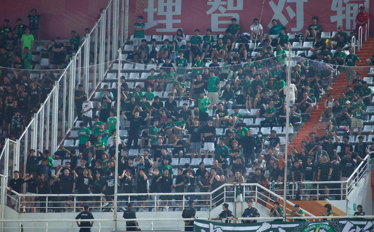 兰斯球队主场遭遇惨败，球迷失望不已的简单介绍