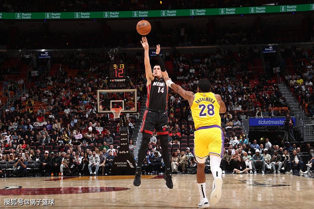 湖人连续两战负于热火,表现不佳 湖人连续两战负于热火,表现不佳