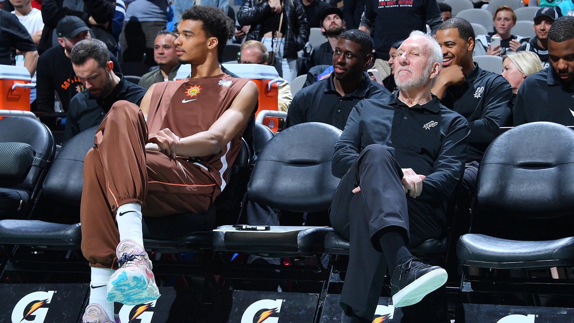 马刺惨败活塞遭遇两连败 马刺惨败活塞遭遇两连败