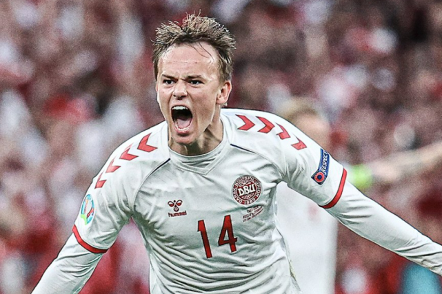 包含阿尔勒斯主场告负，遭遇不利局面的词条