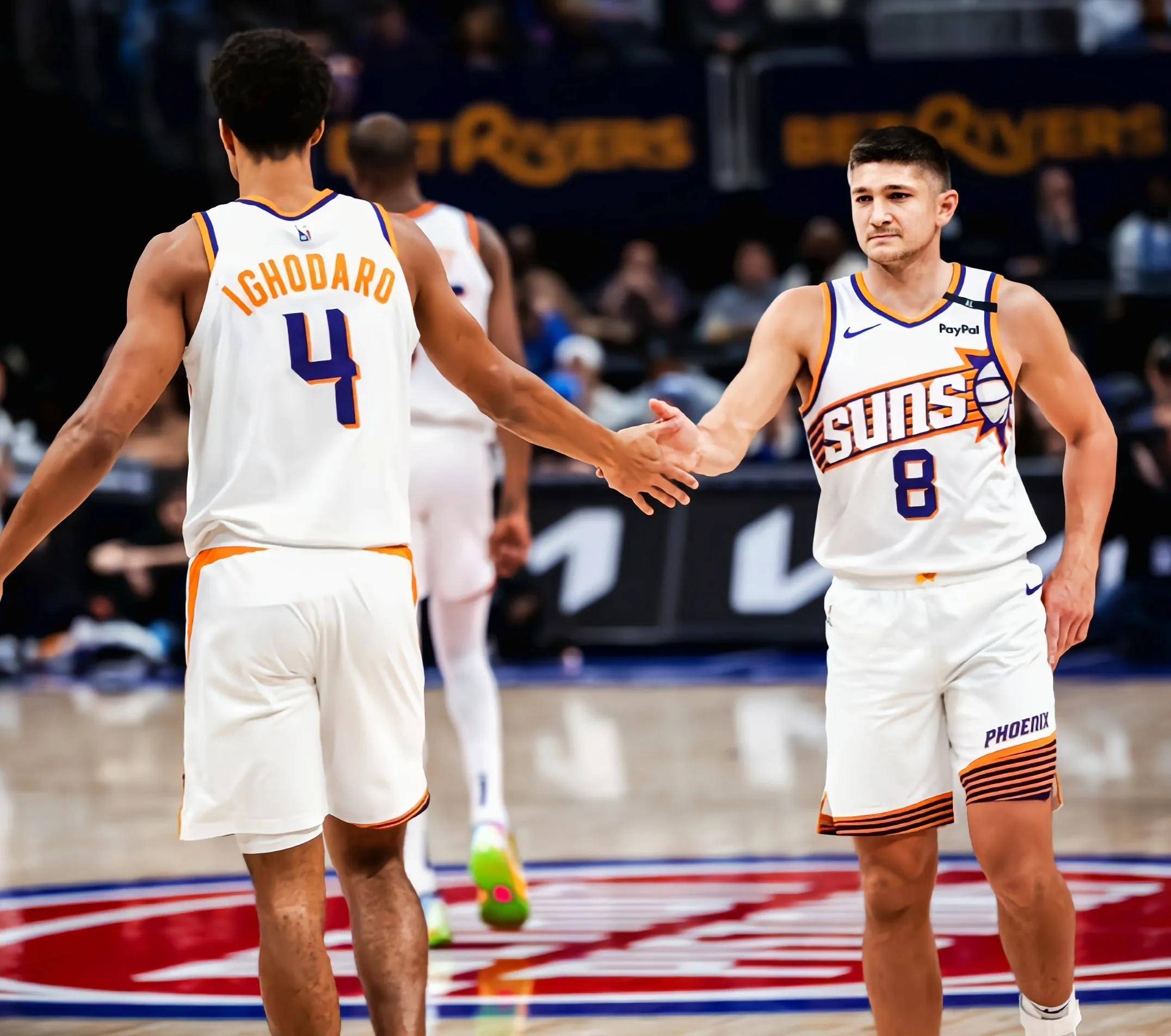 太阳主场击败黄蜂，继续领跑西部