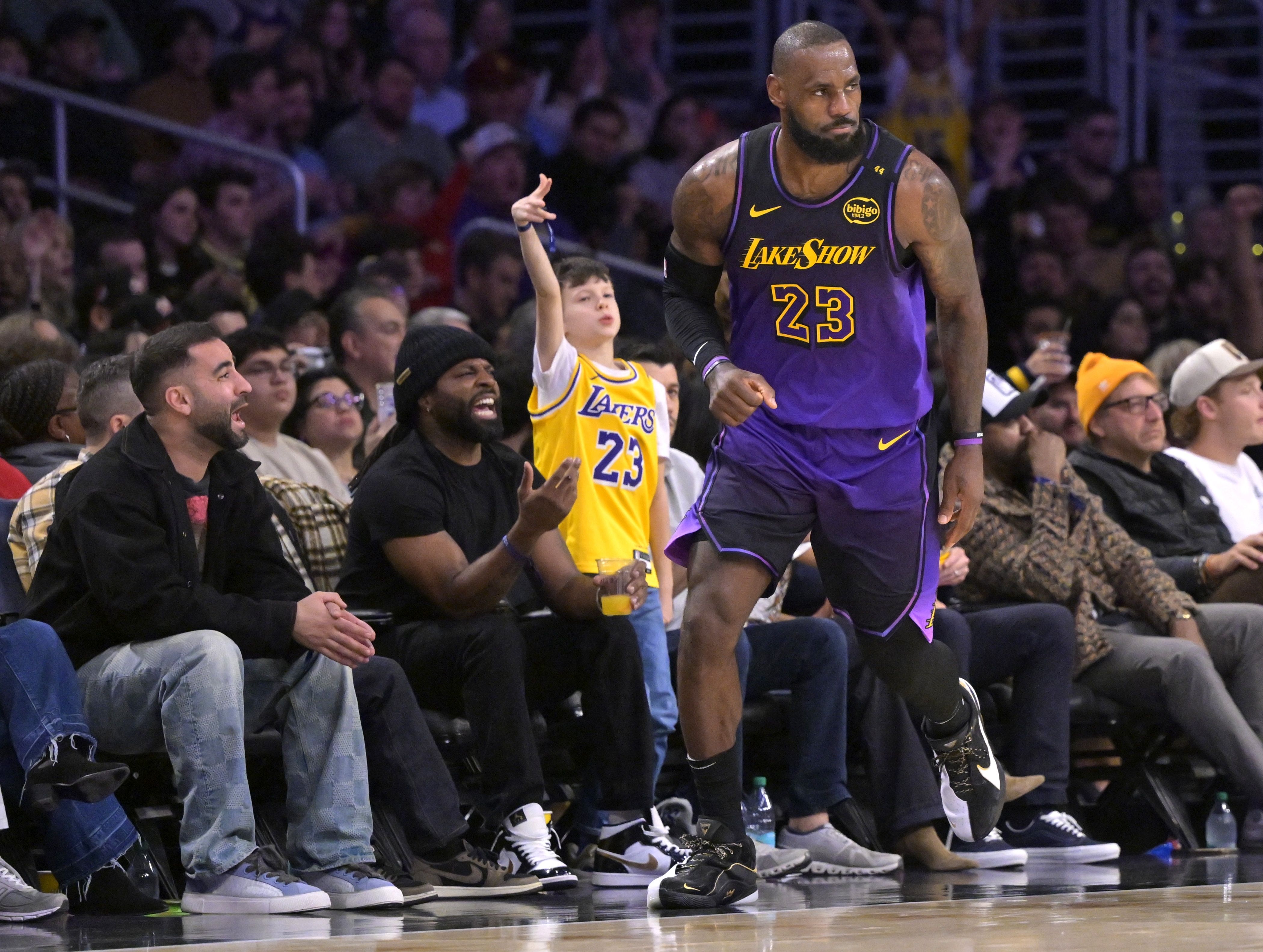 开拓者不敌骑士，詹姆斯单场轰分的简单介绍