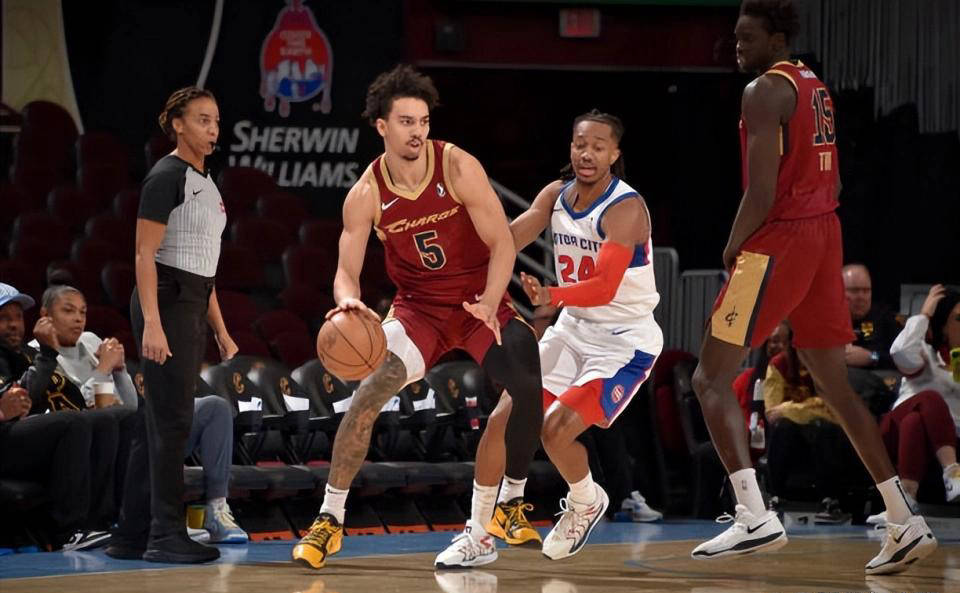 森林狼队后卫连续砍下两双数据