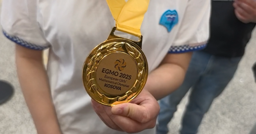 美国选手在田径短跑比赛中获得奖牌