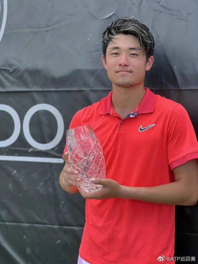 巴西排球队斩获冠军,夺取桂冠 巴西排球队斩获冠军,夺取桂冠